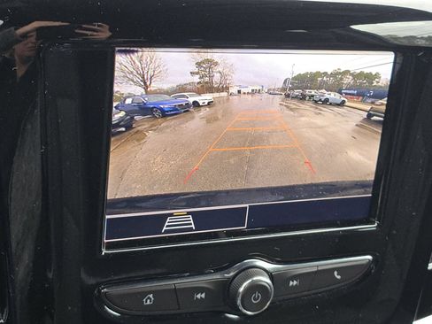 Used 2023 Chevrolet Traverse LT FWD image 26