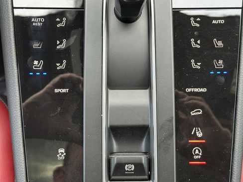 New 2025 Porsche Macan image 24