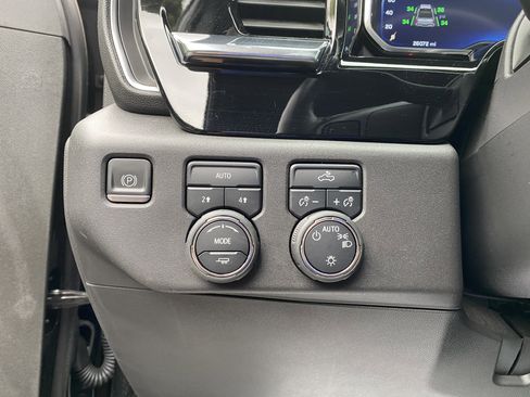 Used 2023 Chevrolet Silverado 1500 LT AWD/4WD image 18