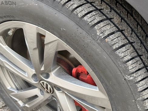 Used 2024 Volkswagen Atlas Cross Sport SEL R-Line image 25