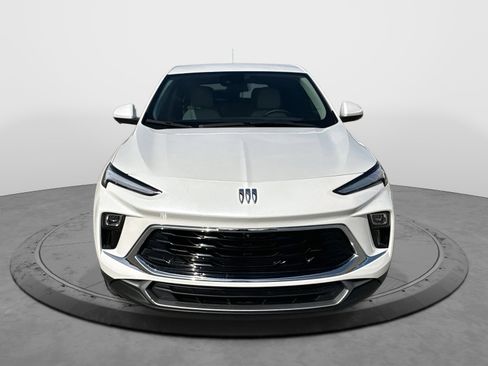 Certified 2024 Buick Encore GX Preferred w/ Comfort Package image 2