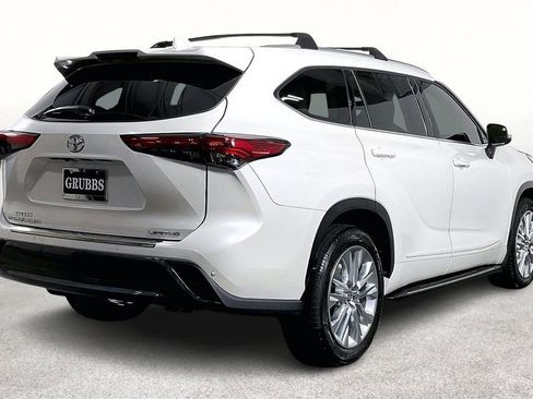 Used 2021 Toyota Highlander Limited image 2