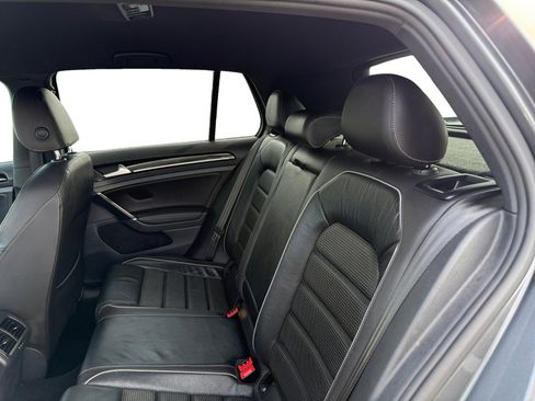 Used 2018 Volkswagen Golf R image 10