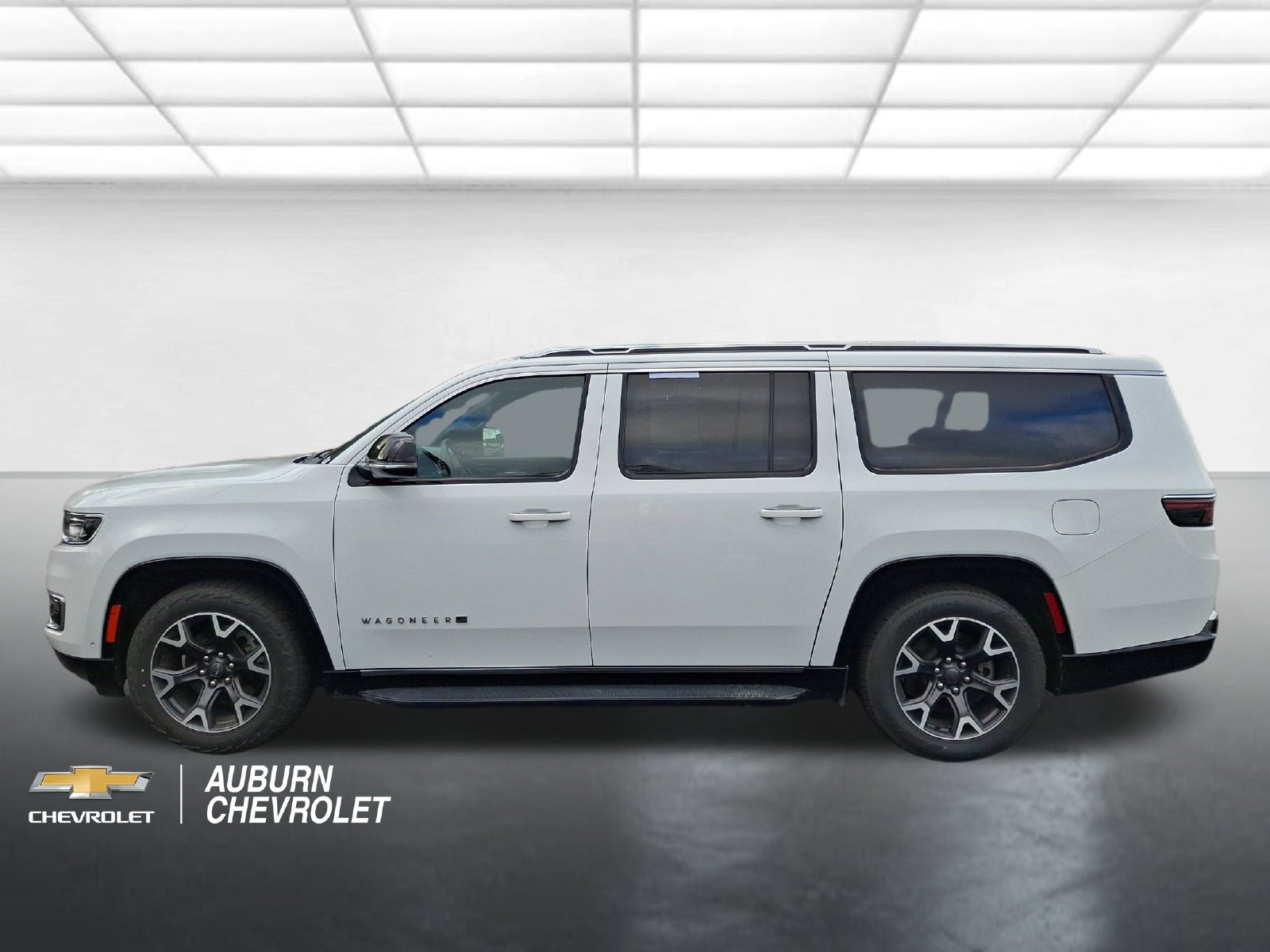 Used 2024 Jeep Wagoneer L Series III AWD/4WD image 6
