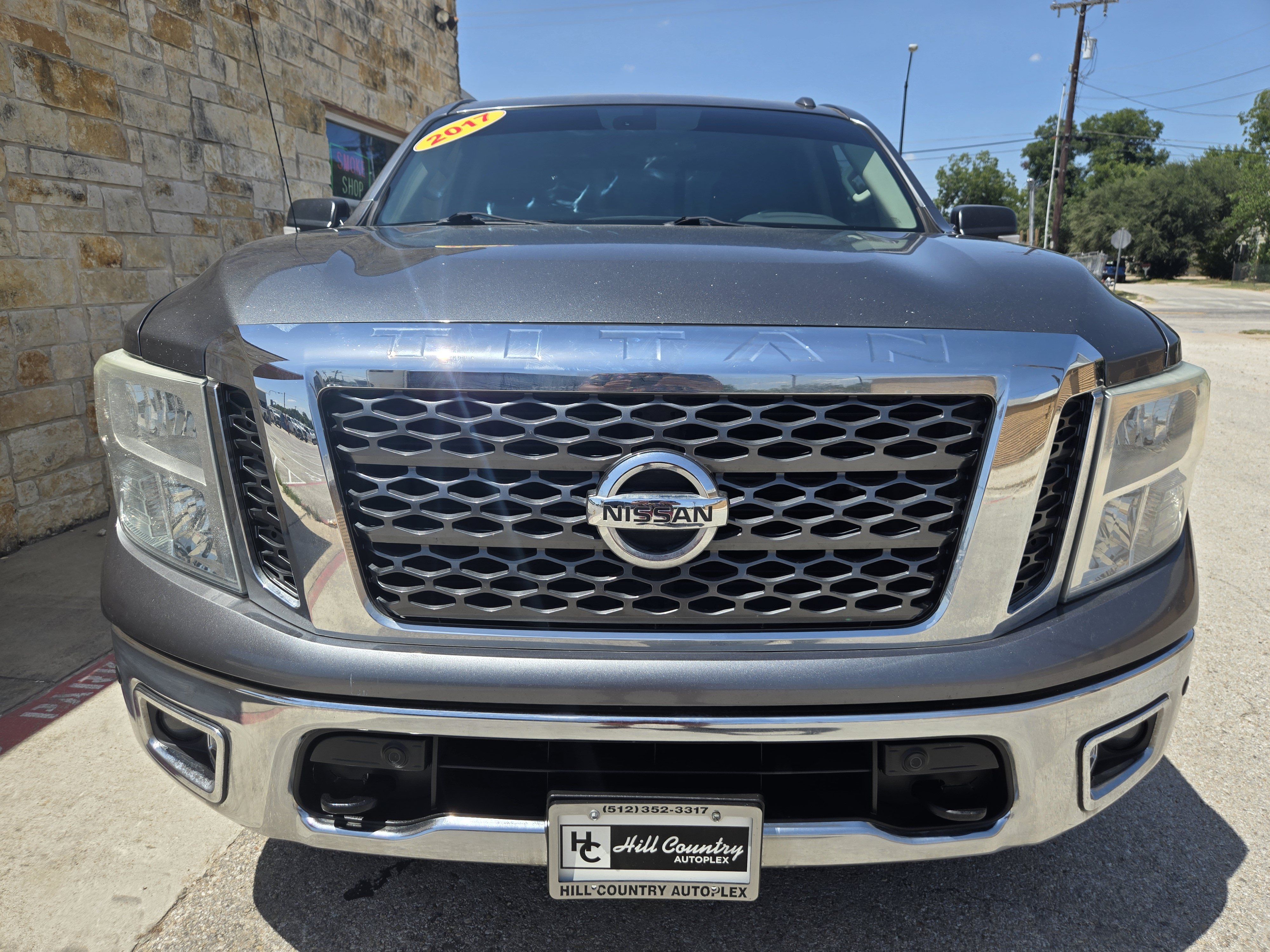 Used 2017 Nissan Titan SV AWD/4WD image 14