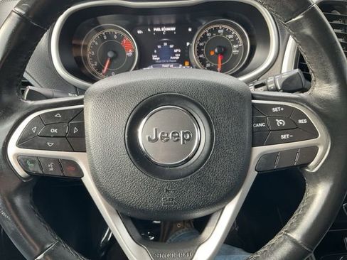 Used 2017 Jeep Cherokee Trailhawk w/ Comfort/Convenience Group image 23