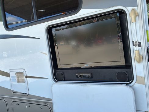 Used 2014 Ford E-450 and Econoline 450 Super Duty w/ Motorhome Prep Package image 10