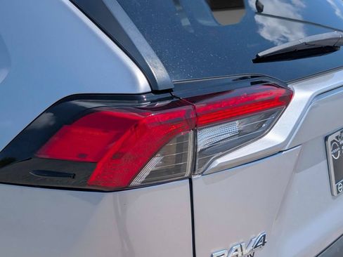 Used 2022 Toyota RAV4 XLE Premium FWD image 8