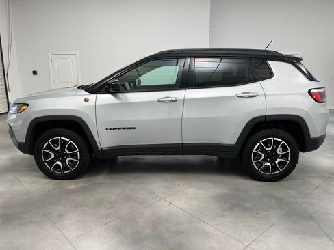 Used 2024 Jeep Compass Trailhawk AWD/4WD image 4