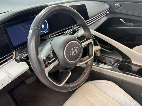 Used 2023 Hyundai Elantra Limited image 4