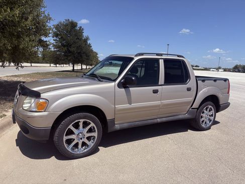Used 2004 Ford Explorer Sport Trac 2WD image 7