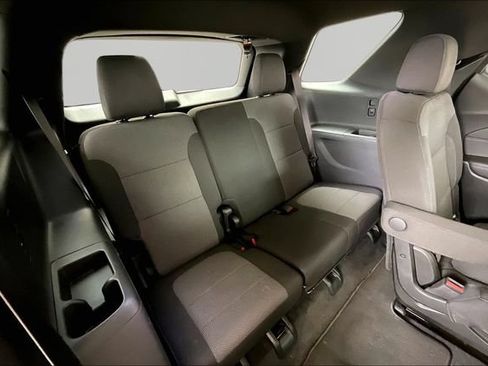 Used 2023 Chevrolet Traverse LT FWD image 18