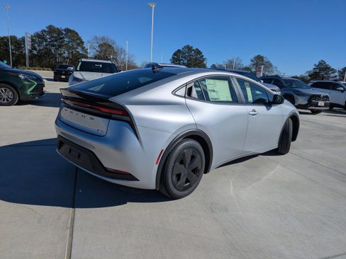 New 2026 Toyota Prius LE image 7