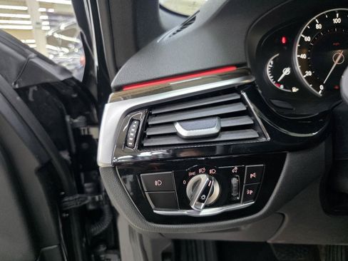 Used 2018 BMW 530i w/ Premium Package RWD image 37