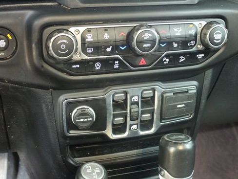 Used 2020 Jeep Wrangler Unlimited Sahara AWD/4WD image 20