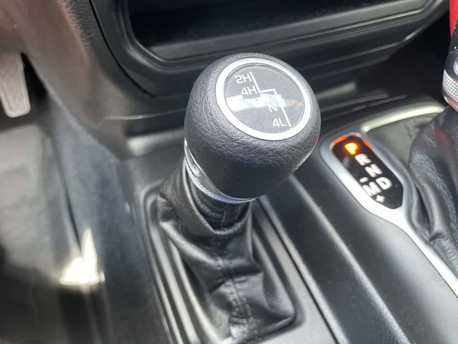 Used 2023 Jeep Gladiator Sport AWD/4WD image 31