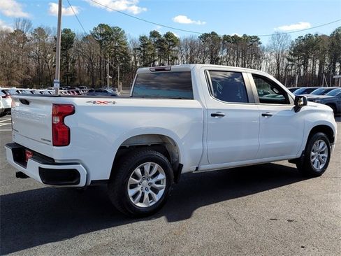 Used 2022 Chevrolet Silverado 1500 Custom image 3