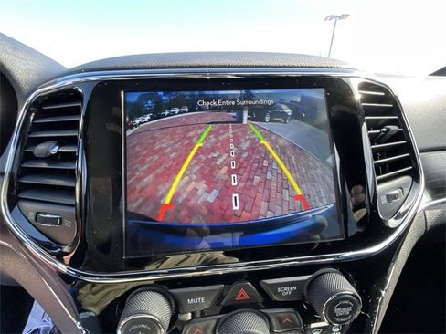 Used 2020 Jeep Grand Cherokee Limited w/ Luxury Group II image 29