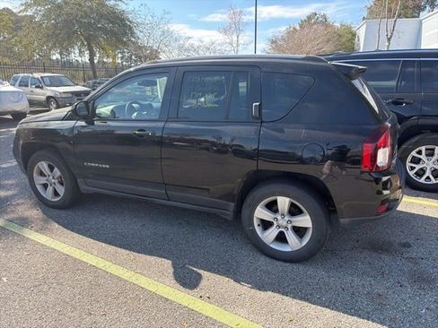 Used 2017 Jeep Compass Latitude image 33