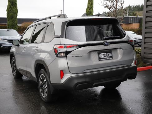 Used 2025 Subaru Forester Premium w/ Convenience Package #1 image 6