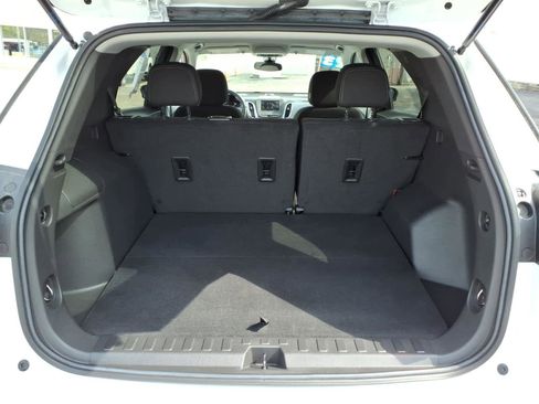 Used 2023 Chevrolet Equinox LS w/ LS Convenience Package FWD image 12