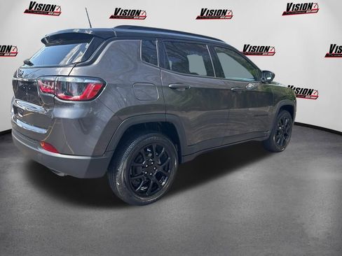 Used 2022 Jeep Compass Latitude w/ Sun and Sound Group AWD/4WD image 5