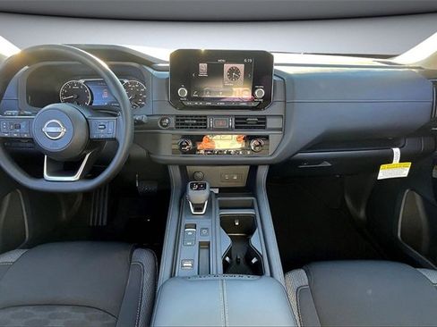 New 2025 Nissan Pathfinder S image 5