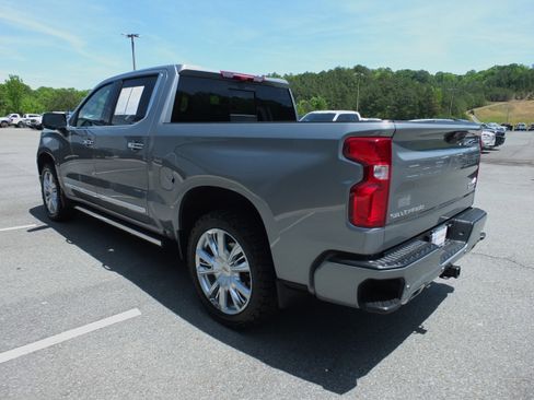 Used 2025 Chevrolet Silverado 1500 High Country AWD/4WD image 5