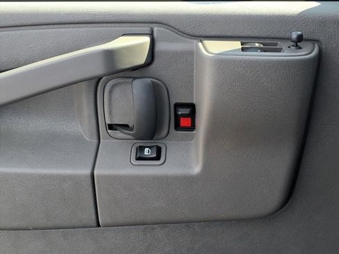 Used 2024 GMC Savana 2500 w/ Driver Convenience Package image 4