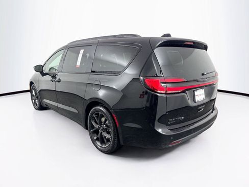 Used 2025 Chrysler Pacifica Limited FWD image 13