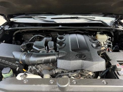 Used 2015 Toyota 4Runner Limited AWD/4WD image 10