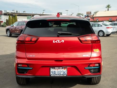 Used 2022 Kia Niro EX image 9