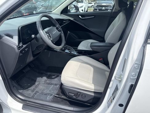 Used 2023 Kia Niro EX FWD image 18