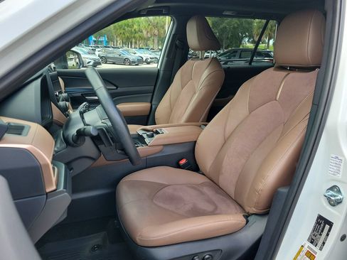 Used 2025 Toyota Grand Highlander AWD Hybrid image 18