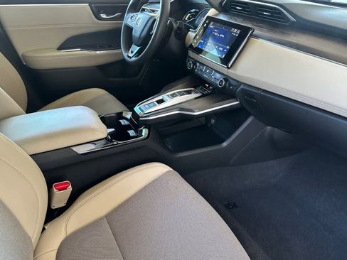 Used 2018 Honda Clarity Plug-In Hybrid image 16