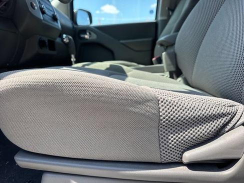 Used 2019 Nissan Frontier SV AWD/4WD image 14