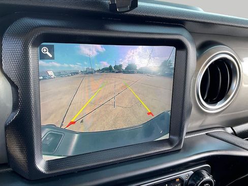 Used 2020 Jeep Gladiator Overland AWD/4WD image 25