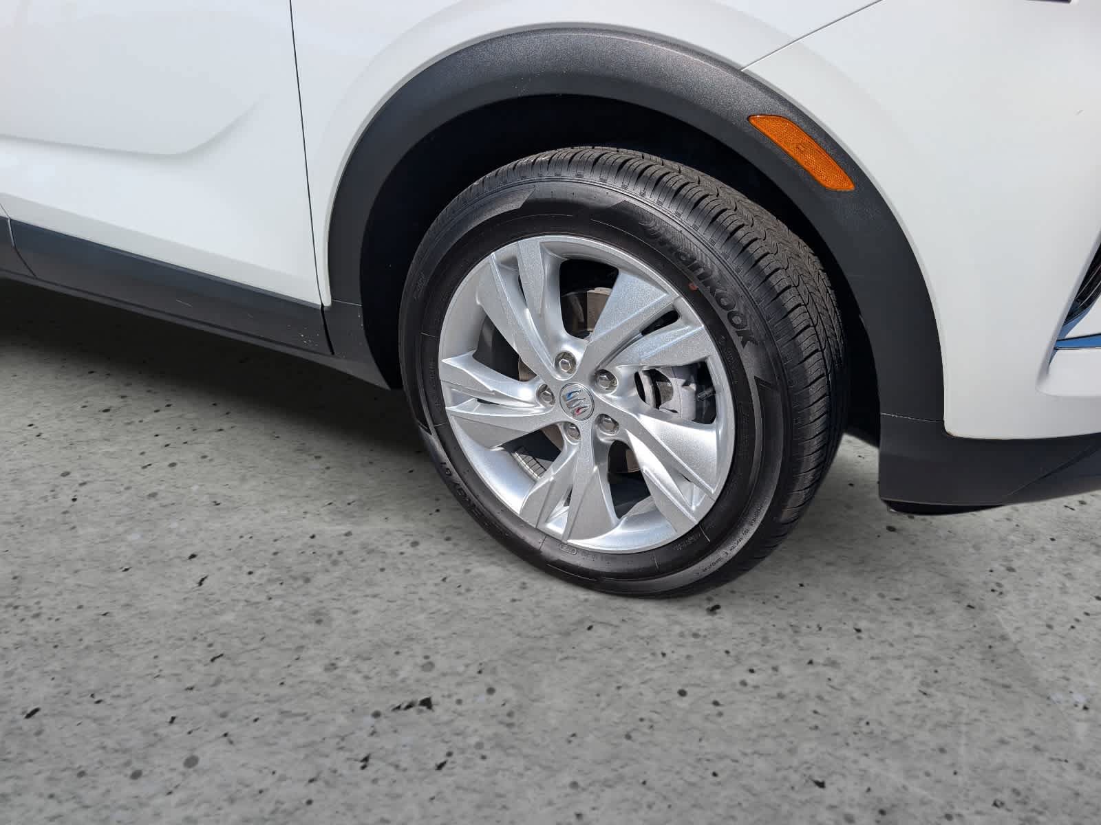 Certified 2024 Buick Encore GX Preferred w/ Advanced Technology Package FWD image 9