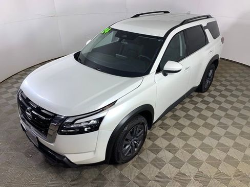 Used 2024 Nissan Pathfinder SV image 9