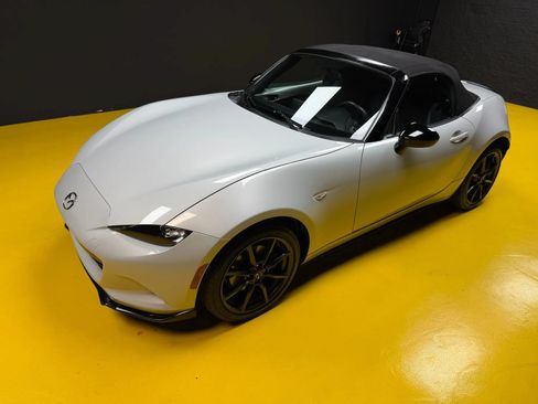Used 2016 MAZDA MX-5 Miata Club RWD image 7