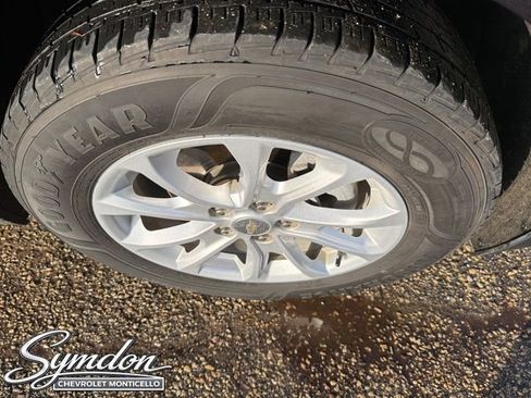 Used 2020 Chevrolet Equinox LT FWD image 24