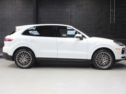 Used 2022 Porsche Cayenne Platinum Edition image 16