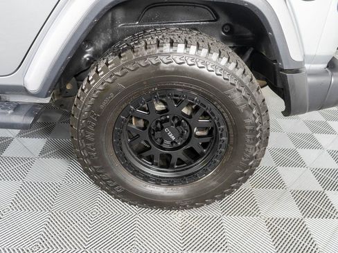 Used 2021 Jeep Wrangler Unlimited Sahara image 27