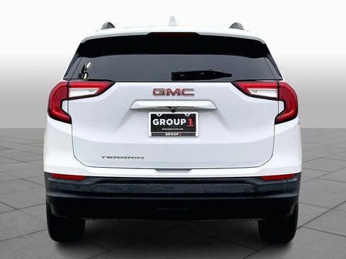 Certified 2022 GMC Terrain SLE w/ Driver Convenience Package image 4