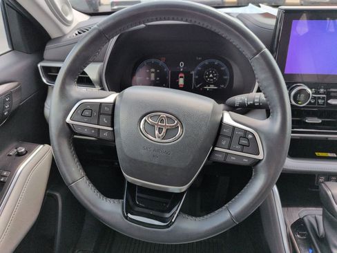 Used 2023 Toyota Highlander Platinum image 14