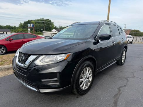 Used 2018 Nissan Rogue SV w/ Premium Package FWD image 3