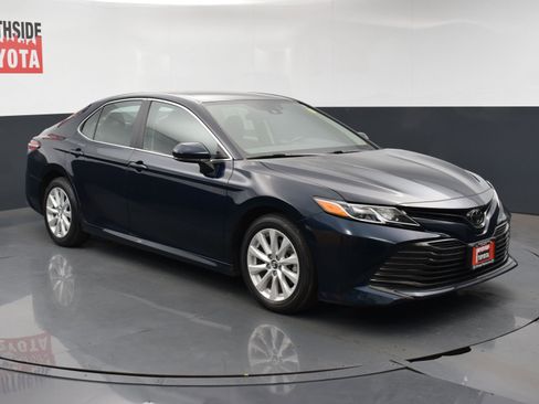 Used 2019 Toyota Camry LE image 6