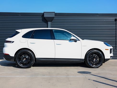 New 2025 Porsche Cayenne E-Hybrid image 8