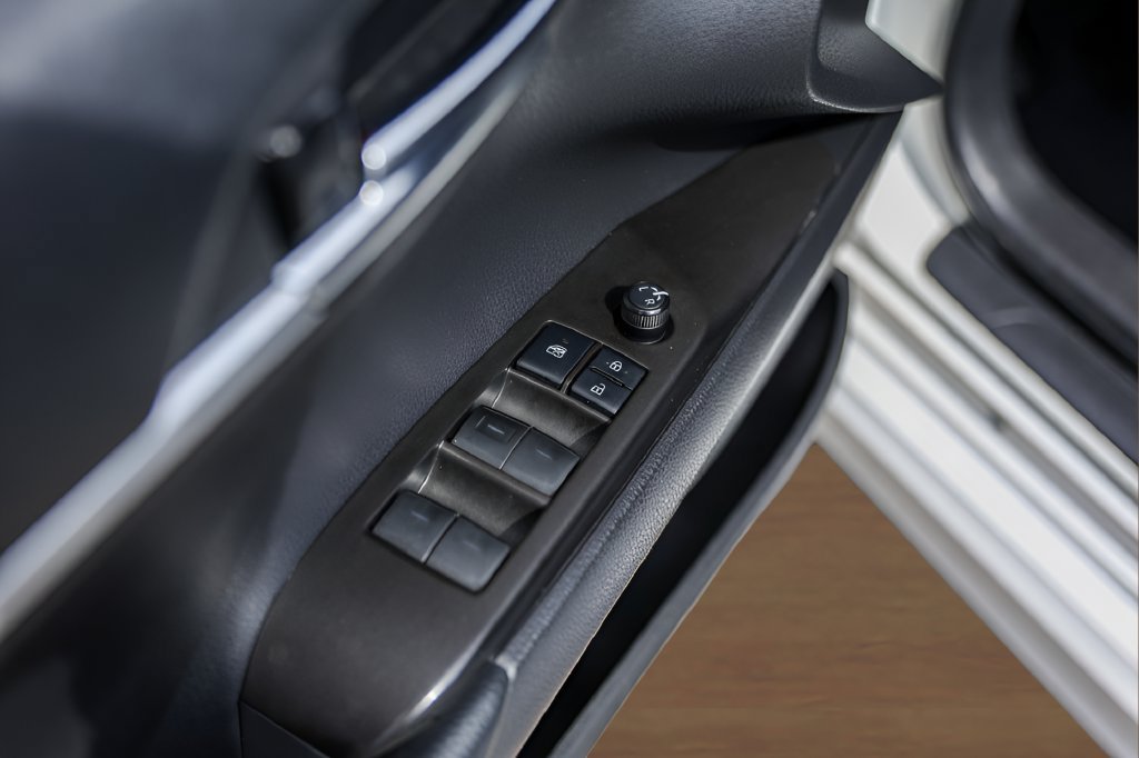 Used 2021 Toyota Camry SE FWD image 21