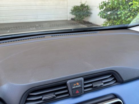 Used 2025 Nissan Versa SV FWD image 17
